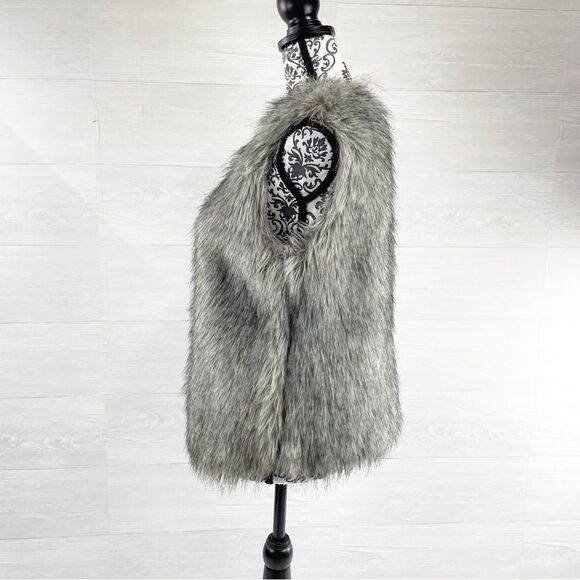 Jack B.B. Dakota Castleton Faux Fur Vest - Picture 8 of 11